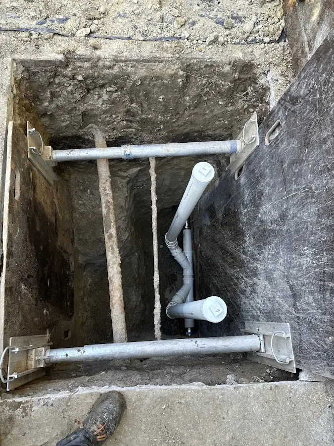 Experienced plumber completing Faucet Repair work in Greece
